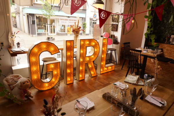 Girl babyshower lichtletters